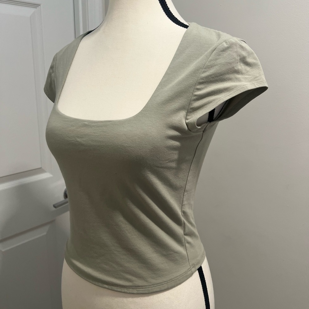 Garage Sage Green Scoop Neck T Shirt Top Size Medium Stretch Basic Tee - Picture 2 of 6